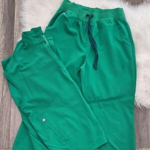 Figs Vibrant Green  Set Joggers They are like new, I hardly used them.